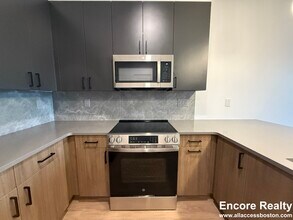 199 Gardner St in Boston, MA - Foto de edificio - Building Photo