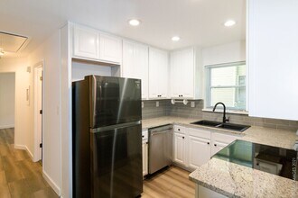 545 Oakview Rd, Unit 1 in Decatur, GA - Building Photo - Building Photo