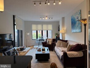 1010 Massachusetts Ave NW, Unit 503 in Washington, DC - Foto de edificio - Building Photo