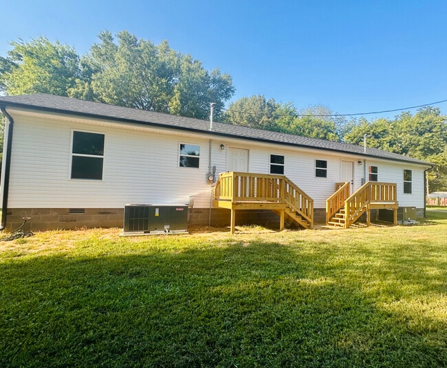 145 Locust St in Mc Kenzie, TN - Building Photo - Building Photo