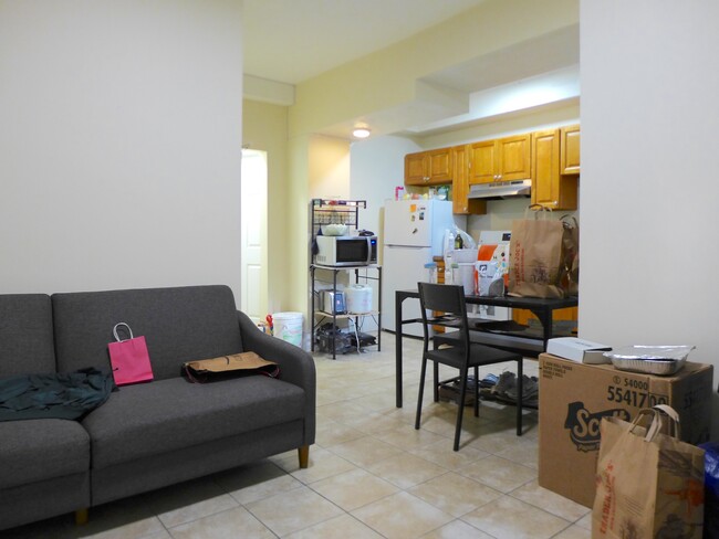 35 Queensberry St, Unit 1