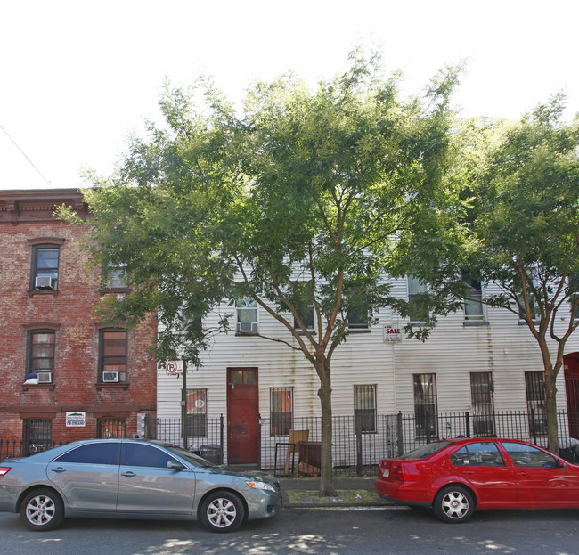 182 Meserole St in Brooklyn, NY - Building Photo - Building Photo