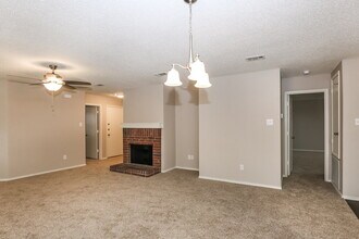 565 Keble Dr in Crowley, TX - Building Photo - Building Photo