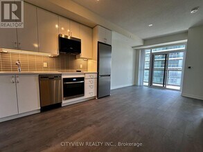 38 Annie Craig Dr in Toronto, ON - Building Photo - Building Photo