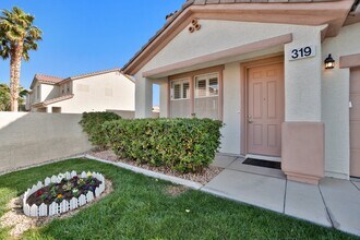 319 Fox Lake Ave in Las Vegas, NV - Foto de edificio - Building Photo