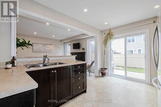 466 Meadowhawk Cres in Ottawa, ON - Building Photo - Building Photo