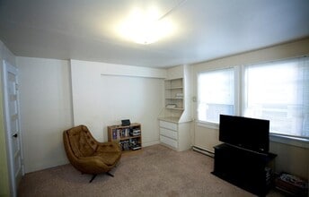 910 NE C St in Pullman, WA - Building Photo - Building Photo