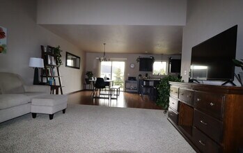 703 Creek View Ln in Appleton, WI - Building Photo - Building Photo