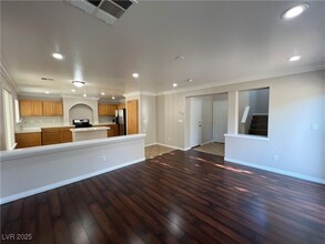 7195 Cestrum Rd in Las Vegas, NV - Foto de edificio - Building Photo