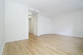 40 Gold St in New York, NY - Building Photo - Building Photo