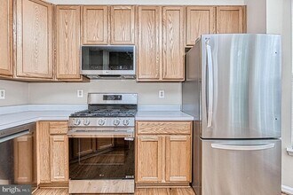 5832 Cowling Ct in Alexandria, VA - Building Photo - Building Photo