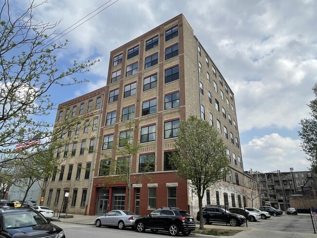 property at 1147 W Ohio St