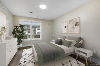 990 Corporate Dr in Westbury, NY - Foto de edificio - Building Photo