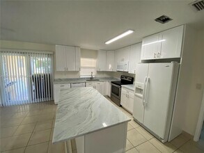 851 SW 63rd Way in North Lauderdale, FL - Building Photo - Building Photo