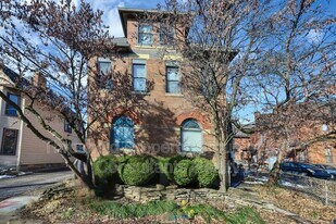 1355-1357-1357 Dennison Ave in Columbus, OH - Building Photo