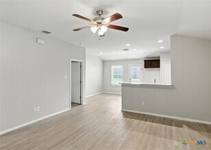 737 Peak Pl in New Berlin, TX - Foto de edificio - Building Photo