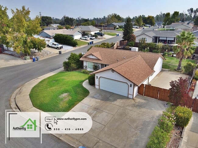 2875 Tropicana Ct in Redding, CA - Building Photo - Building Photo