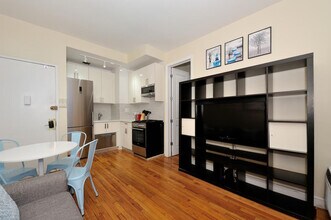 70 W 3rd St in New York, NY - Building Photo - Building Photo