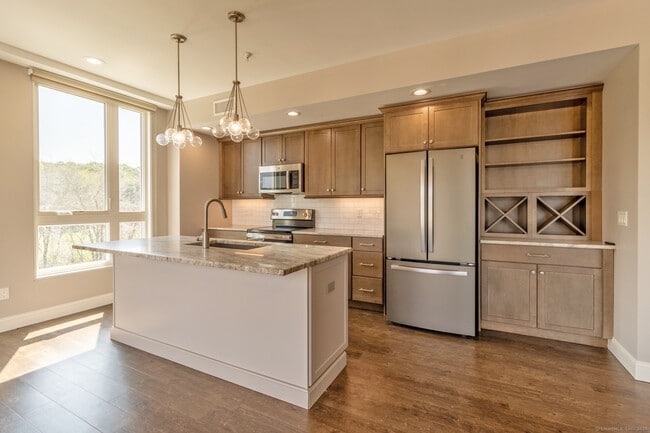 11 Edgewater Cir in East Hampton, CT - Building Photo - Building Photo