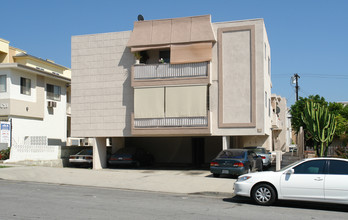 614 E Orange Grove Ave in Burbank, CA - Building Photo - Building Photo