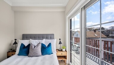 301 Maverick St, Unit 1 in Boston, MA - Building Photo - Building Photo