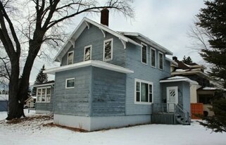 5625 Tower Ave in Superior, WI - Building Photo