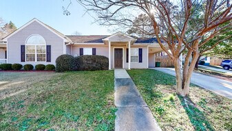 104 Queens Ct in Aiken, SC - Building Photo