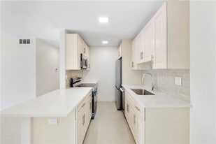 11605 NW 29th Ct, Unit 2d in Coral Springs, FL - Building Photo