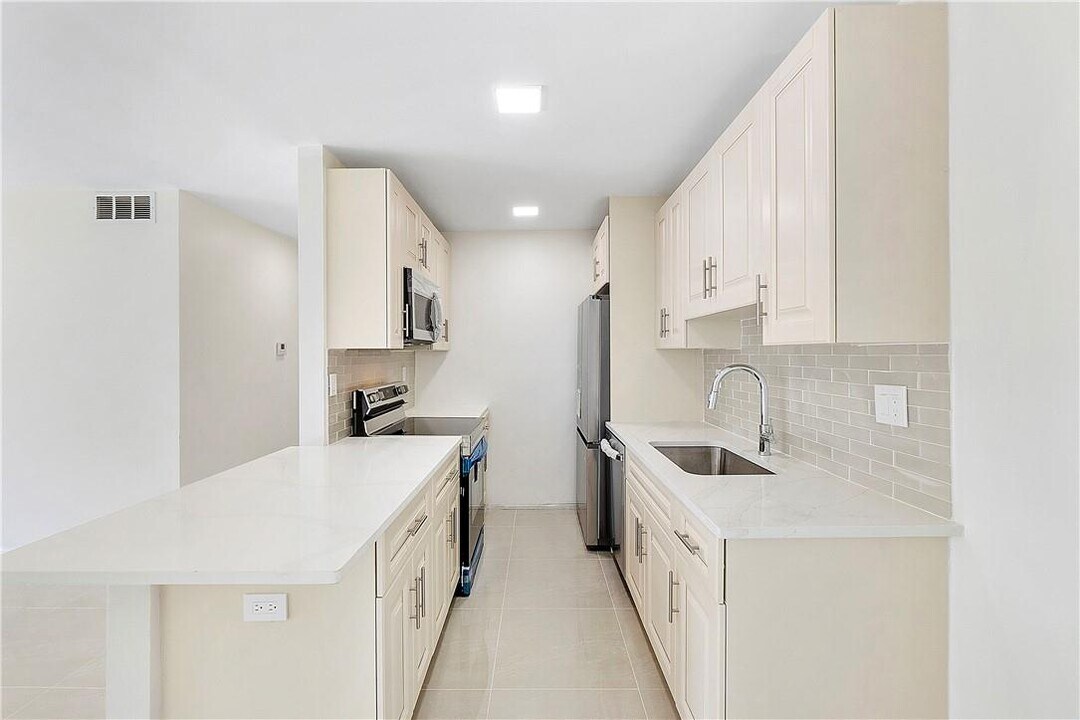 11605 NW 29th Ct, Unit 2d in Coral Springs, FL - Foto de edificio