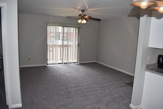 2800 McFarland in Tuscaloosa, AL - Foto de edificio - Building Photo