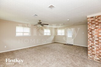 2100 Cedar Ct in Euless, TX - Building Photo - Building Photo