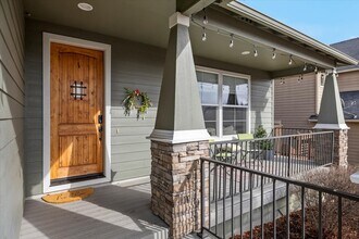 4375 Vista Pointe Dr in Medford, OR - Building Photo - Building Photo