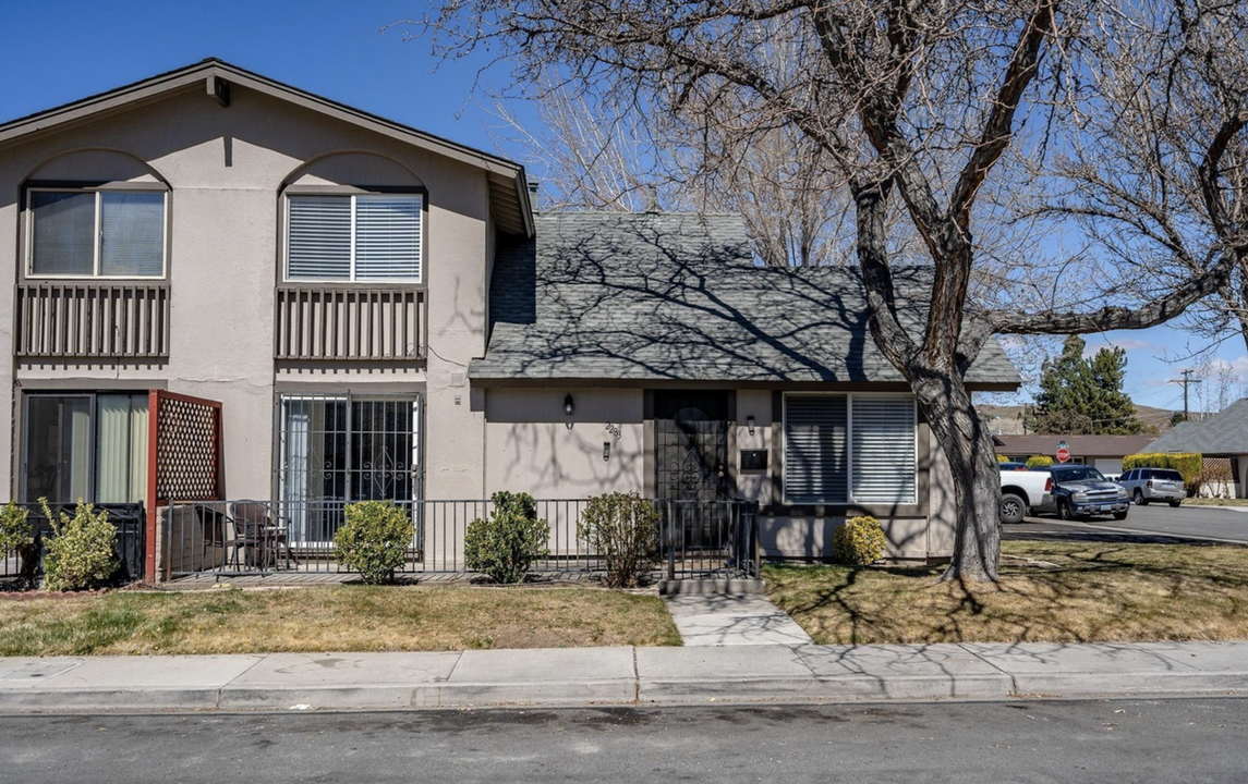 2283 Oppio St in Sparks, NV - Foto de edificio