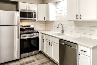 602 Gaslight Ln in Bellevue, NE - Building Photo - Building Photo