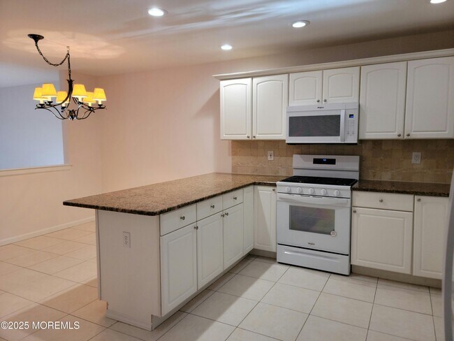 30 Hickory Ln in Little Silver, NJ - Building Photo - Building Photo
