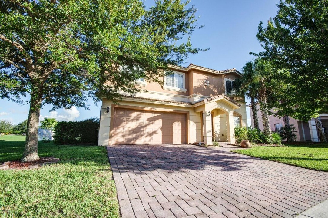 1988 Marblehead Way in Port St. Lucie, FL - Building Photo