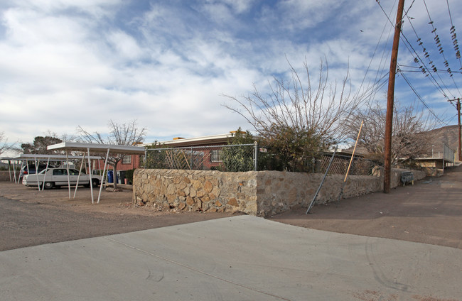 3257 Altura Ave in El Paso, TX - Foto de edificio - Building Photo