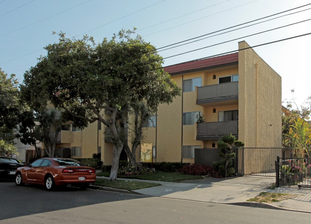 Alta Vista Apartments in Gardena, CA - Building Photo