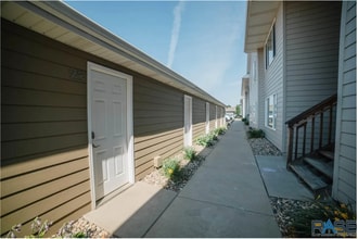 7107 56th St in Sioux Falls, SD - Building Photo - Building Photo