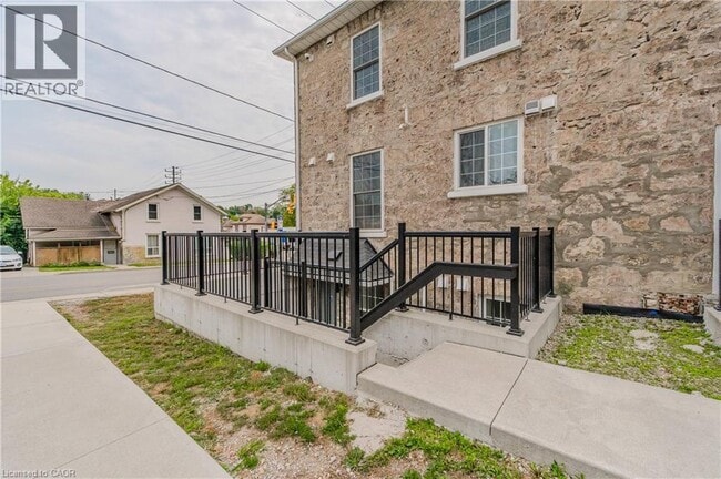 58 Beverly St in Cambridge, ON - Building Photo - Building Photo