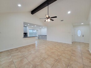 10010 Sagecanyon Dr in Houston, TX - Building Photo - Building Photo