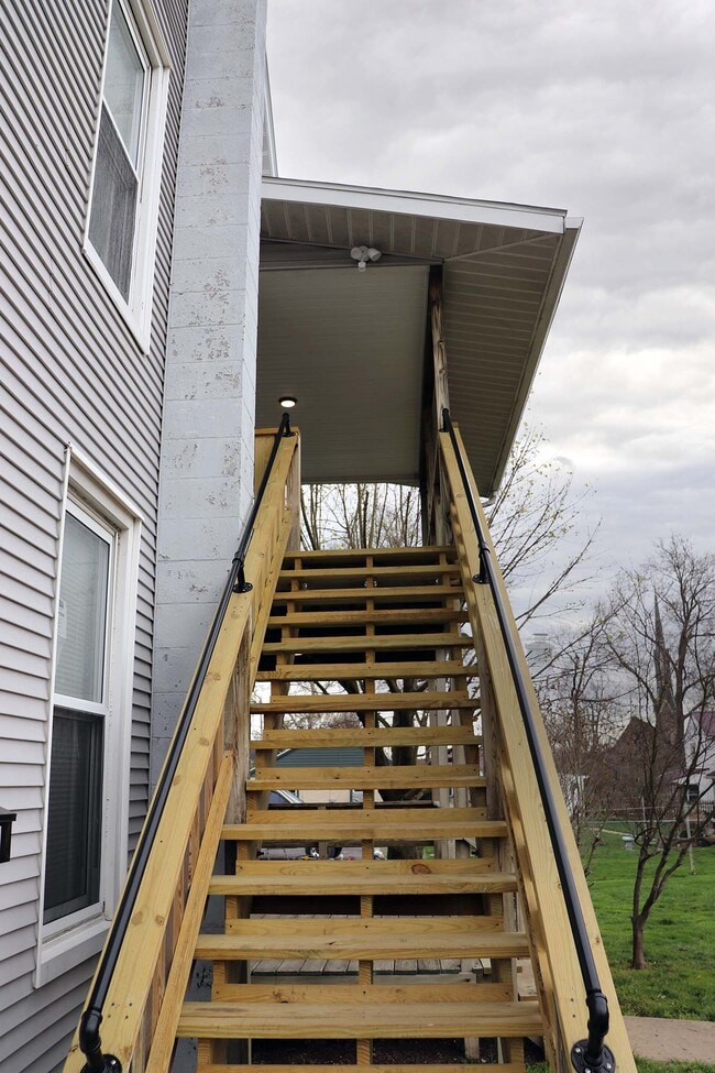 328 Center St, Unit 101 in Danville, PA - Foto de edificio - Building Photo