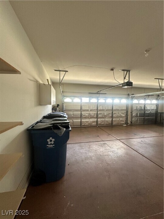 301 Arbor Garden Ave in Las Vegas, NV - Building Photo