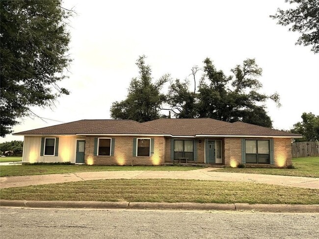 property at 1901 Mistletoe Ln