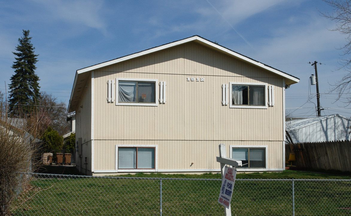 1912 W Mallon Ave in Spokane, WA - Foto de edificio