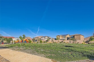 1589 Desert Path Ave in North Las Vegas, NV - Foto de edificio - Building Photo