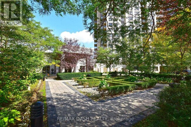 700 Humberwood Blvd in Toronto, ON - Building Photo - Building Photo