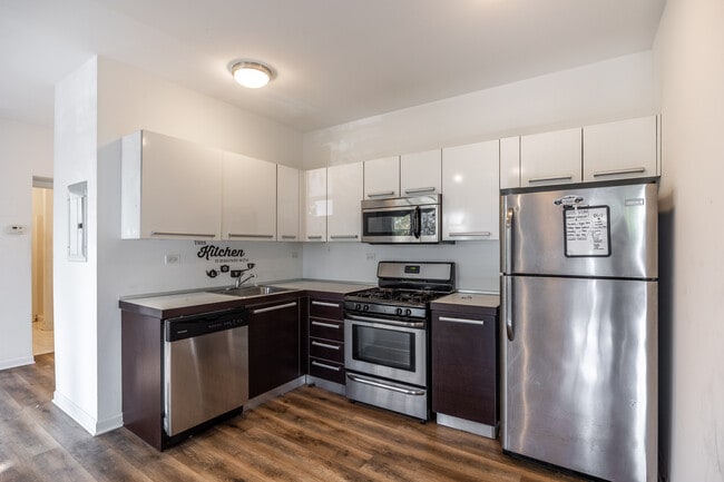 1542 W Glenlake Ave, Unit 2