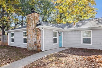 2020 Whitfield St in Smyrna, GA - Building Photo - Building Photo