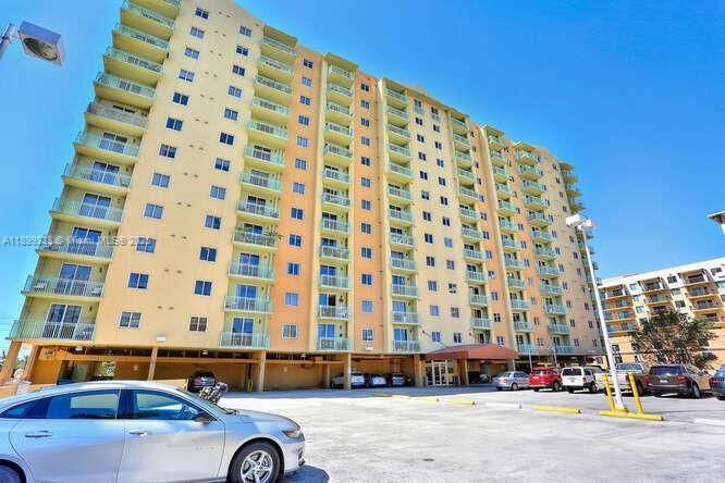 3500 Coral Wy in Miami, FL - Building Photo